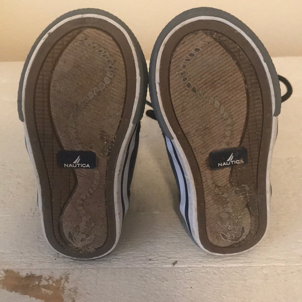 Nautica Toddler Lace Up Sneaker Size 6 - Picture 5 of 5